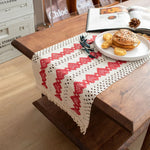 chemin table blanc rouge motif géométrique triangles bordure ajourée traditionnel festif