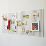 panneau rangement gris clair rayures verticales moderne photos calendrier fleurs artificielles 60x40cm