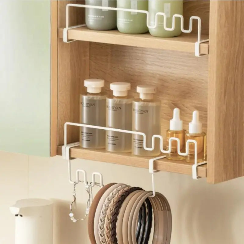 porte accessoires mural blanc clips rangement cosmétiques bouteilles verre bougies minimalistes