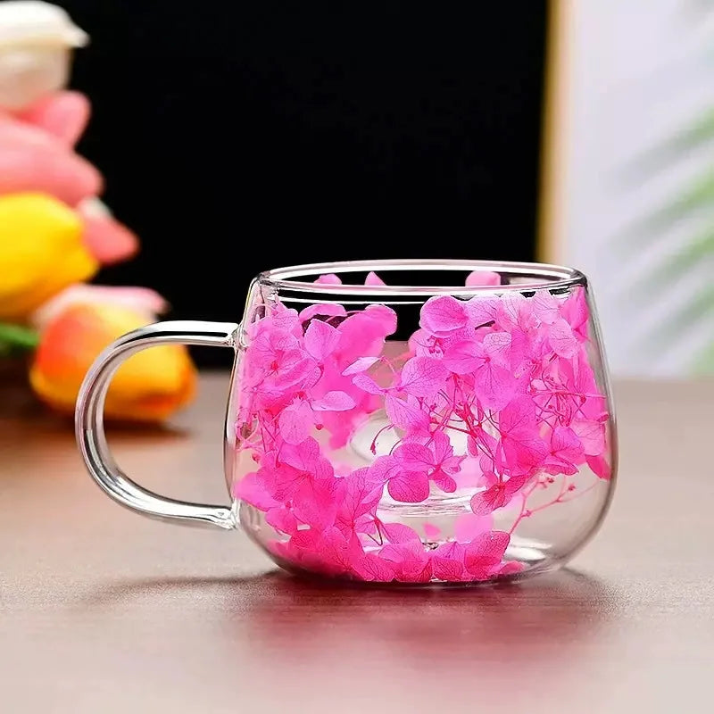 tasse verre double paroi fleurs séchées transparente poignée cuillère dorée moderne