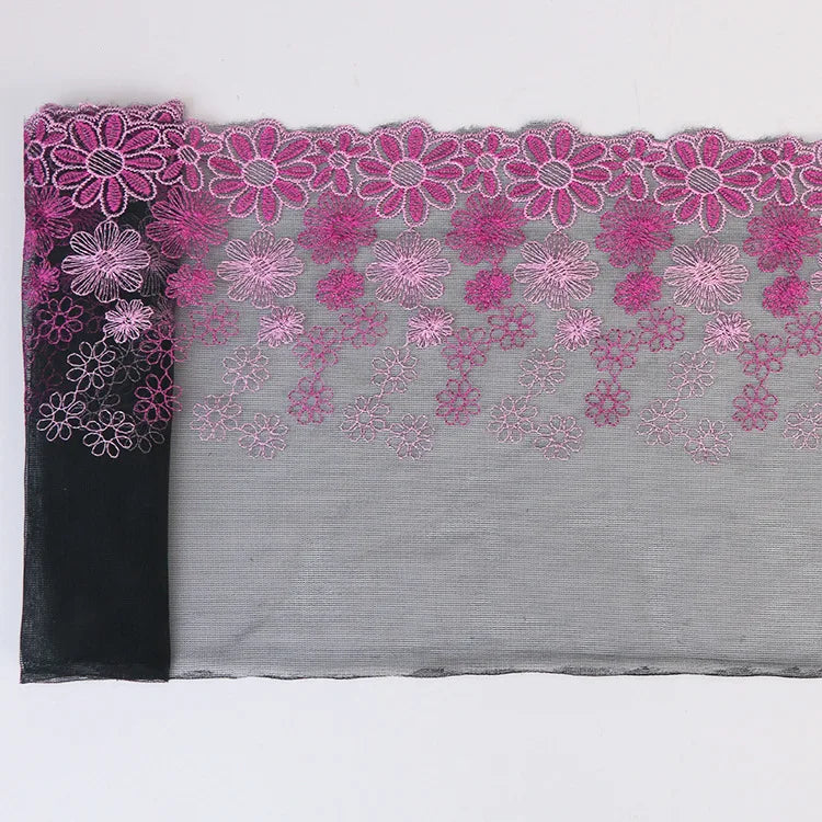 tissu polyester dentelle brodée fleurs roses gris translucide décoration artisanale broderie fine 19cm large