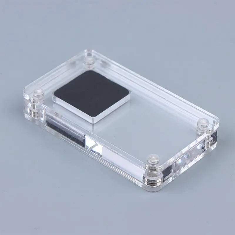 présentoir acrylique transparent écrin velours noir rangement bijoux diamants moderne minimaliste fixations argentées