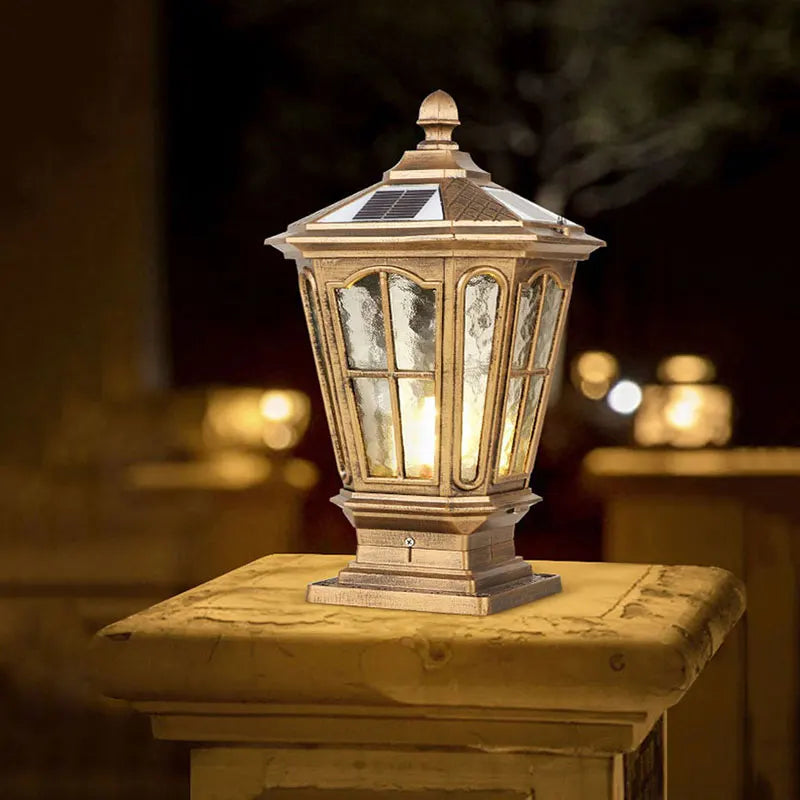 lampadaire solaire or noir classique verre transparent fenêtres rustique manoir panneau solaire led