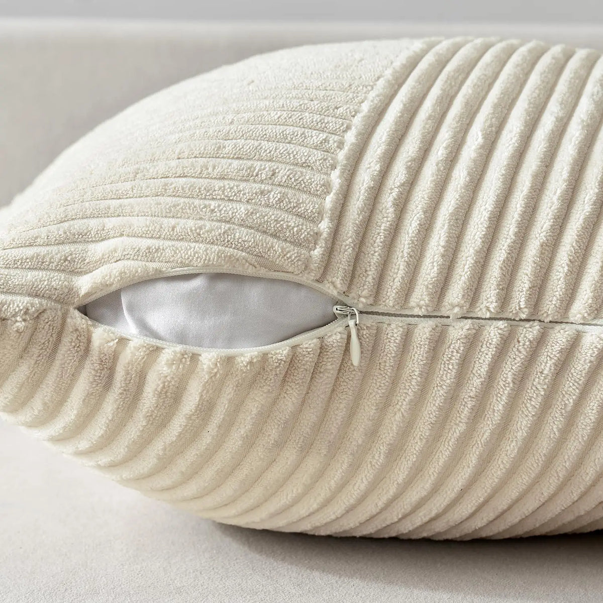 coussin beige rayures verticales moderne housse 45x45cm polyester coton zipper blancintérieur deco maison