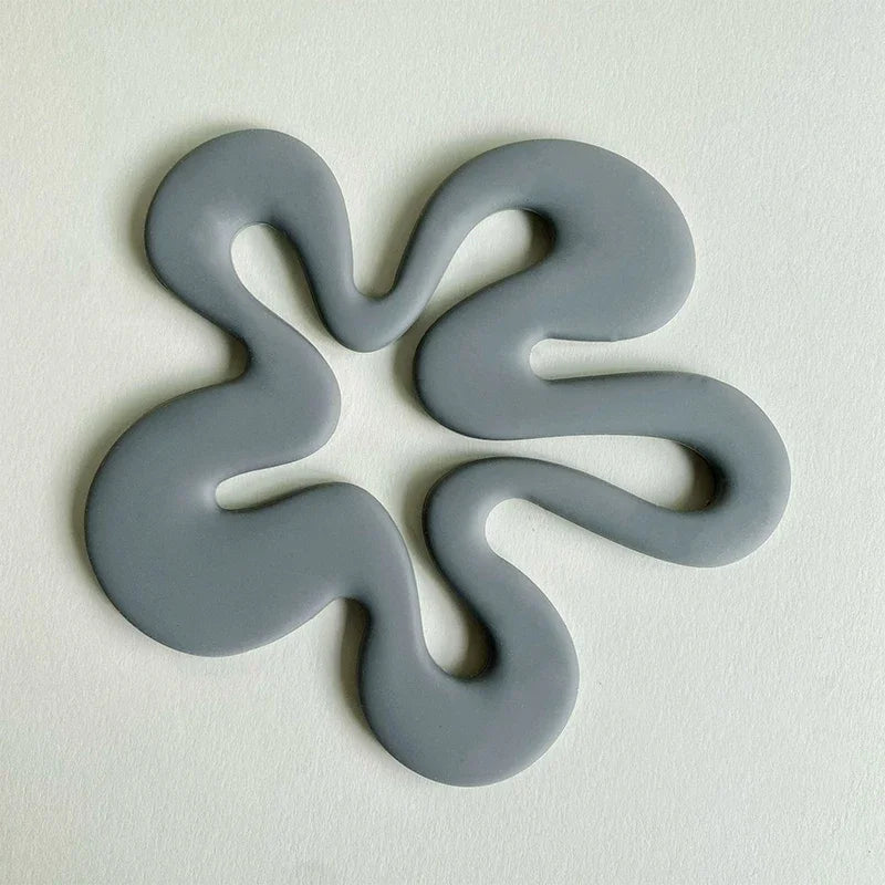 accessoires bijouterie motif floral gris vert noir rose blanc contemporain minimaliste