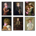 Des portraits historiques d'enfants aux bulles de chewing-gum colorées, reflétant une époque où l'innocence et le jeu prévalaient.