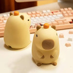 veilleuse capybara mignonne lumiere douce enfantine couleur beige jaune orange pomme