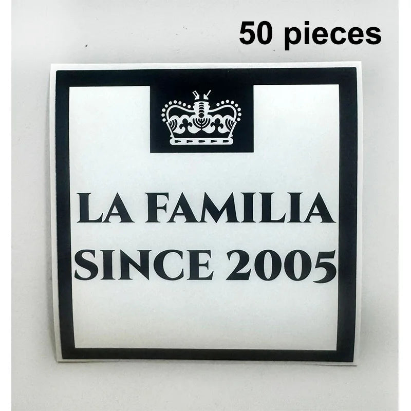 stickers pop art jaune noir blanc avion personnages hébreu logo familia depuis 2005 mur