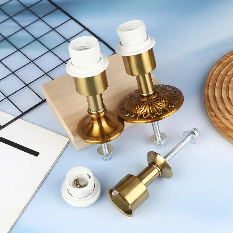 support lampe or blanc douille E27 gravure florale aspect vieilli classique vintage fixation vis