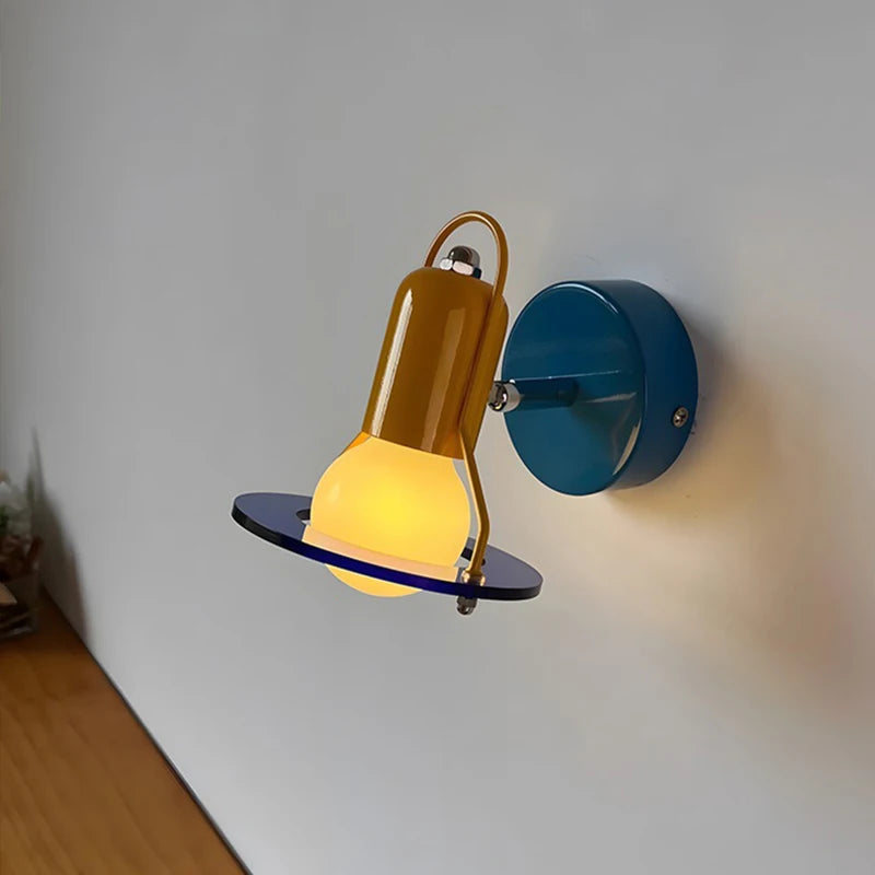 Détail de l'interrupteur à chaîne de la lampe murale