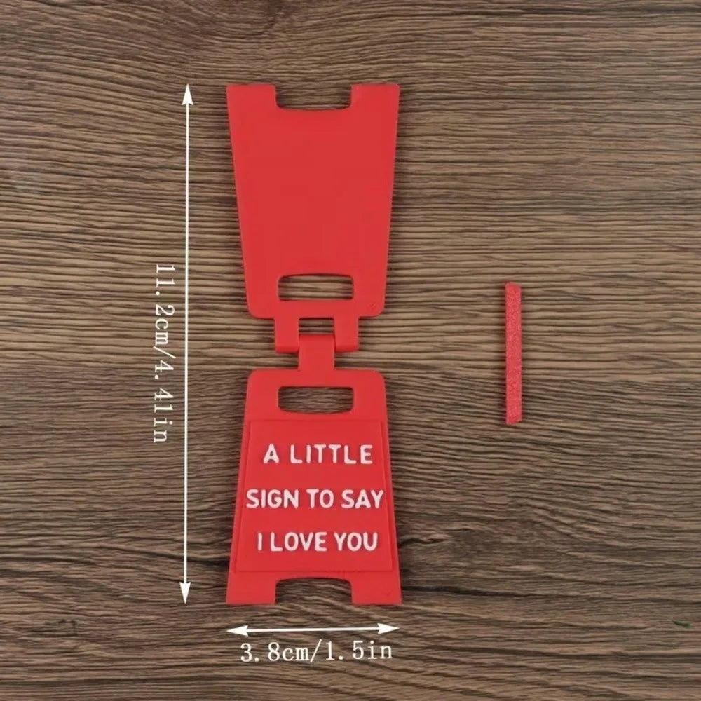décoration intérieure plaque signalisation rouge texte blanc amour minimaliste erotique maison