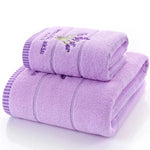 serviettes coton violet brodé fleurs classiques blanches maison rapide douces
