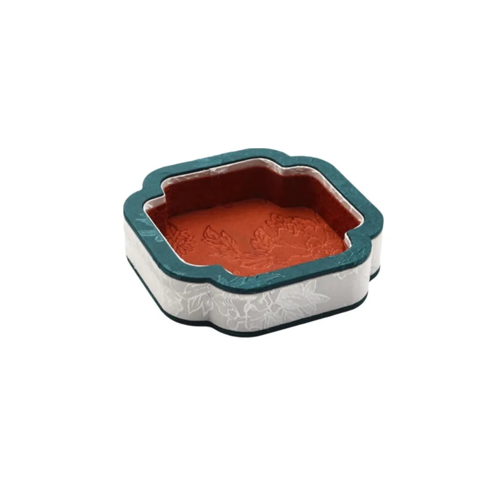 assiettes décoratives motif floral classique noir marron rose pâle verte rouges organiser bijoux présentation