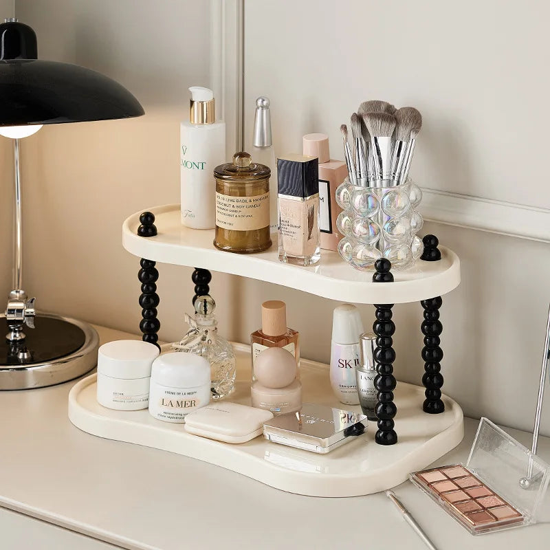 étagère trois niveaux moderne minimaliste blanc noir cosmétiques parfums tasses blancs