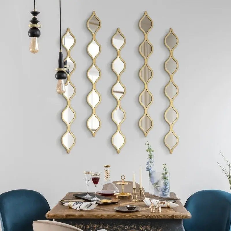 miroirs modernes dorés blancs ovales ondulés élégants décoration muriale chambre coucher