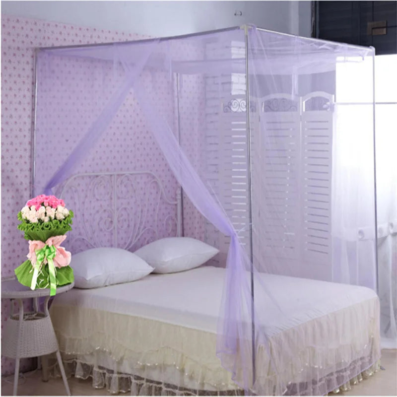 filet lit rose blanc maille hexagonale transparent classique inclusion oreillers draps franges bouquet fleurs