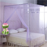 filet lit rose blanc maille hexagonale transparent classique inclusion oreillers draps franges bouquet fleurs