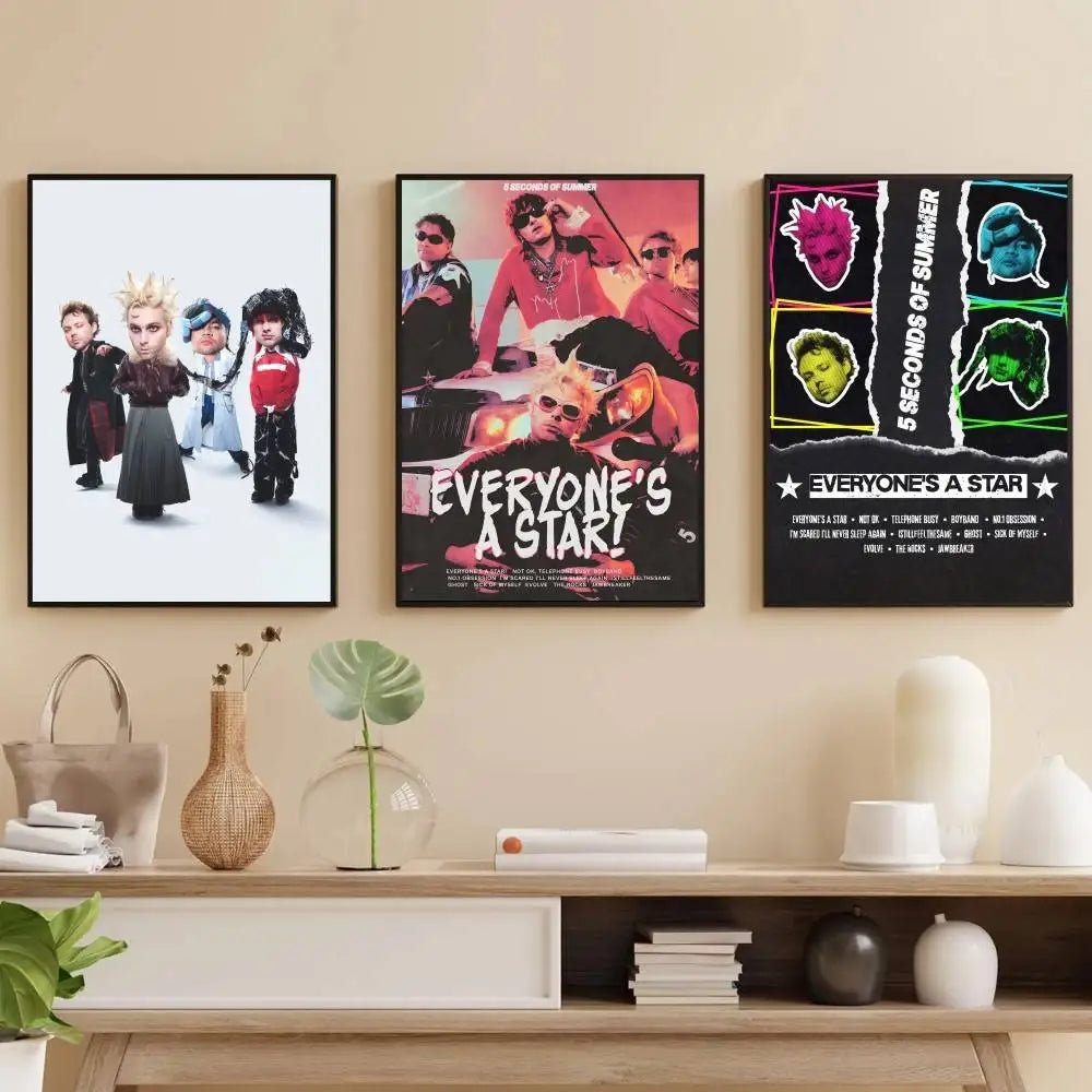 affiche pop art personnages stylisés cadre bois décoration murale moderne salon bar