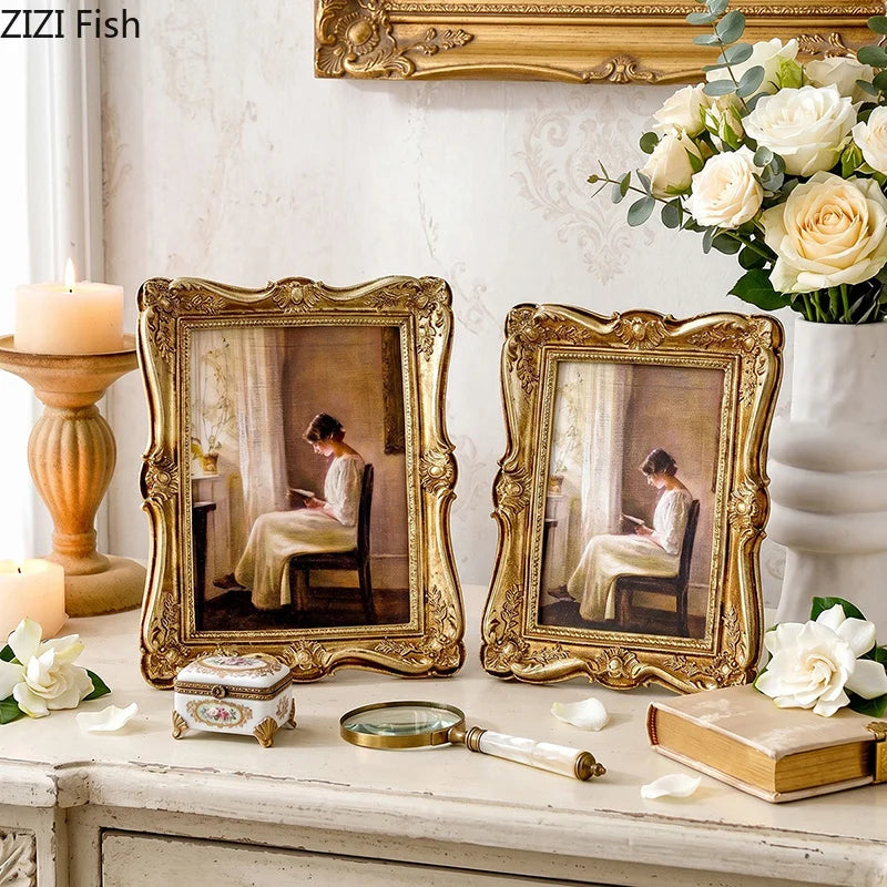 cadres photo vintage or baroques décoration table chevet anniversaire mariage roses livres