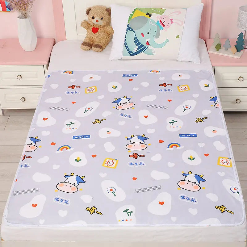 drap lit bébé multicolore voitures animaux imprimé bleu blanc coeurs étoiles lunes jaune