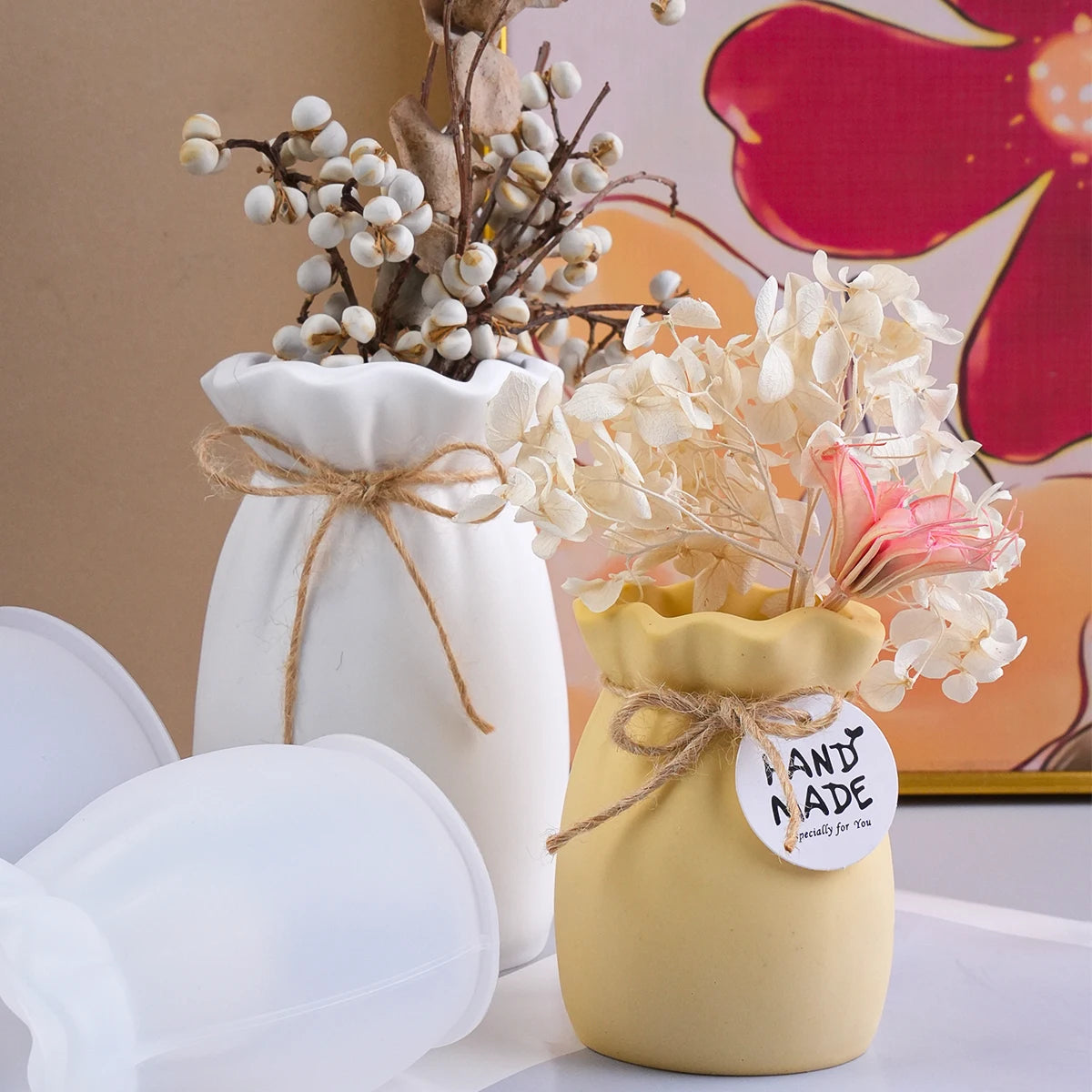 vases silicone marron blanc jaune fleurs séchées moderne minimaliste hand made ruban jute éléments
