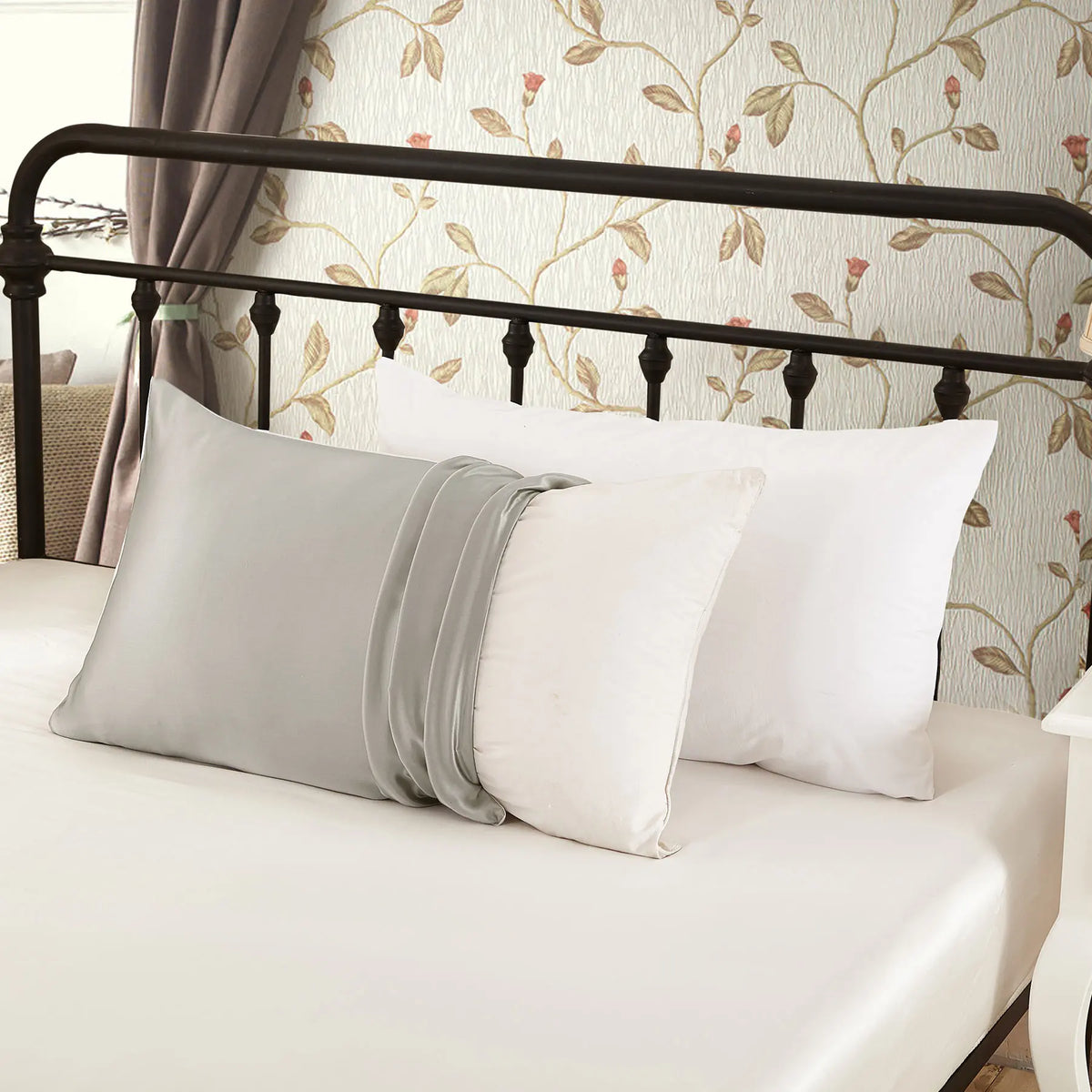 taies d'oreiller soie 100% gris clair texture lisse moderne respectueux environnement simple