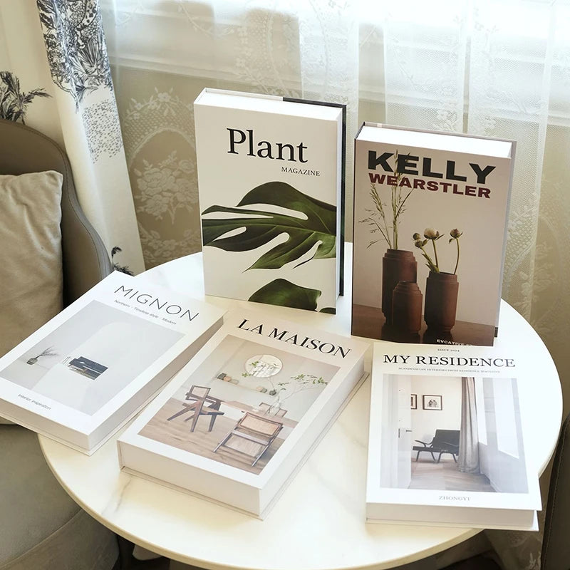 décoration intérieure livres faux blanc gris moderne minimaliste feuilles table étagère