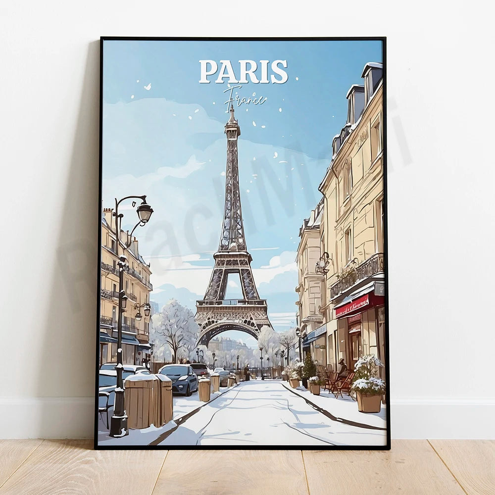 Affiche de Paris, capitale de la France, montrant la Tour Eiffel et une rue enneigée avec des bâtiments de style parisien.