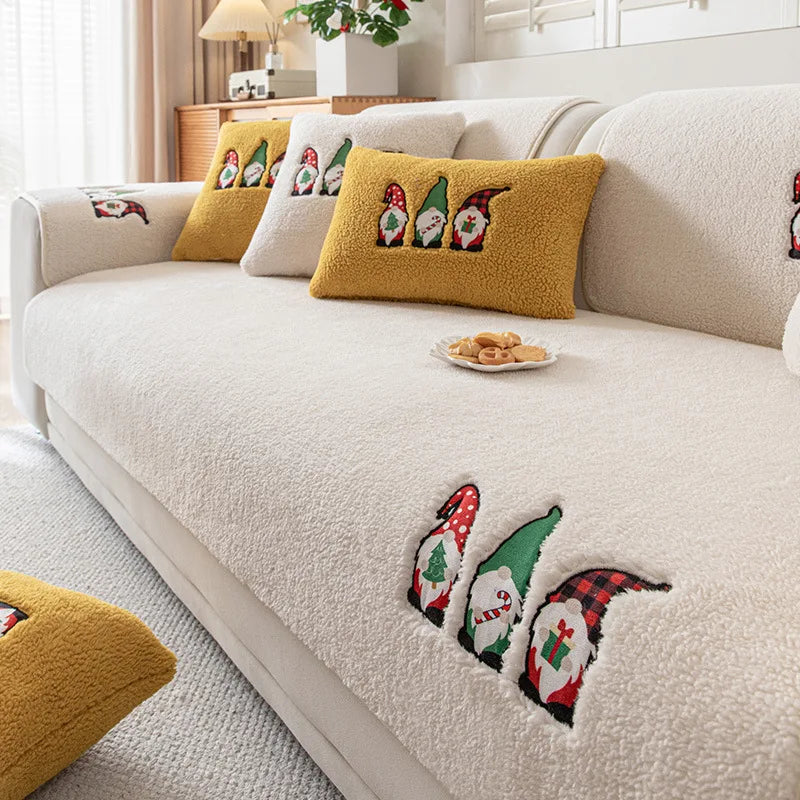 Ce canapé confortable et cocooning est orné de motifs de gnomes mignons et colorés, créant une ambiance chaleureuse et festive dans la pièce.