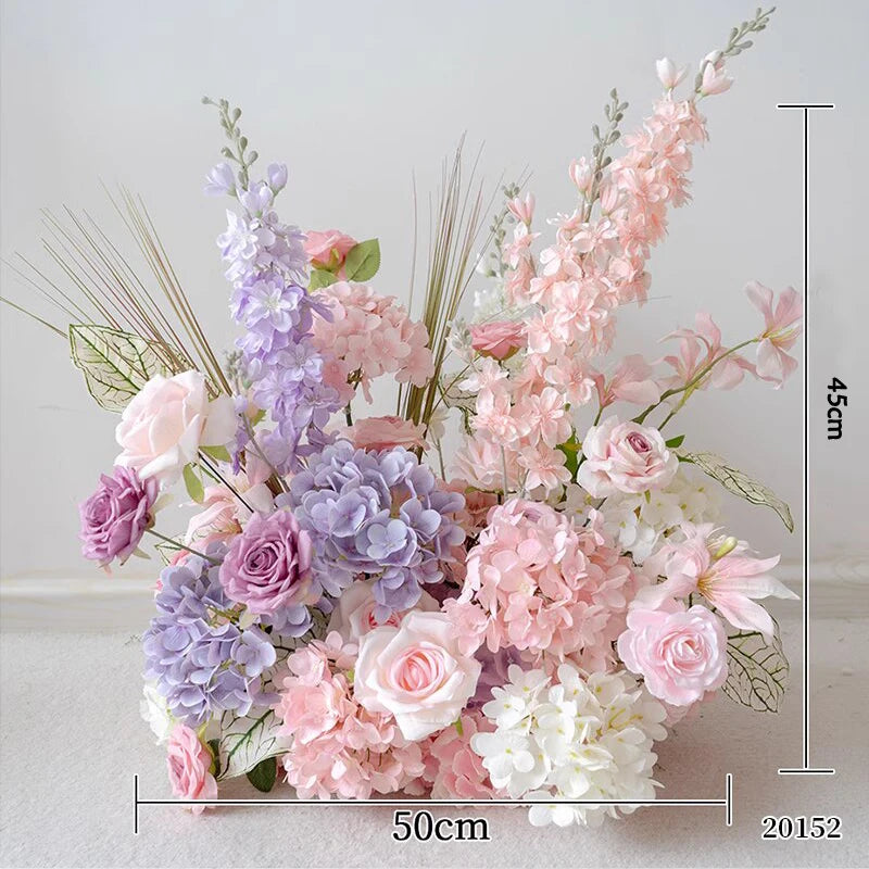 décoration extérieure bouquet fleuri rose blanc violet feuilles vertes classique romantique événements festifs