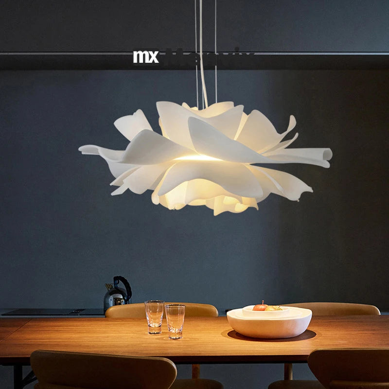lampe suspendue moderne blanc feuilles ouvertes texture organique salon chambrehôtel