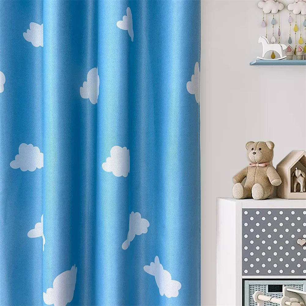 rideau moderne nuages bleu clair enfant fenêtre plate opacité inclusion métalliques