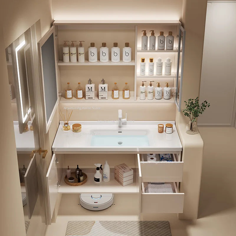 meuble salle bain moderne évier tiroirs beige clair miroir lumineux tapis motifs cosmétiques dorés