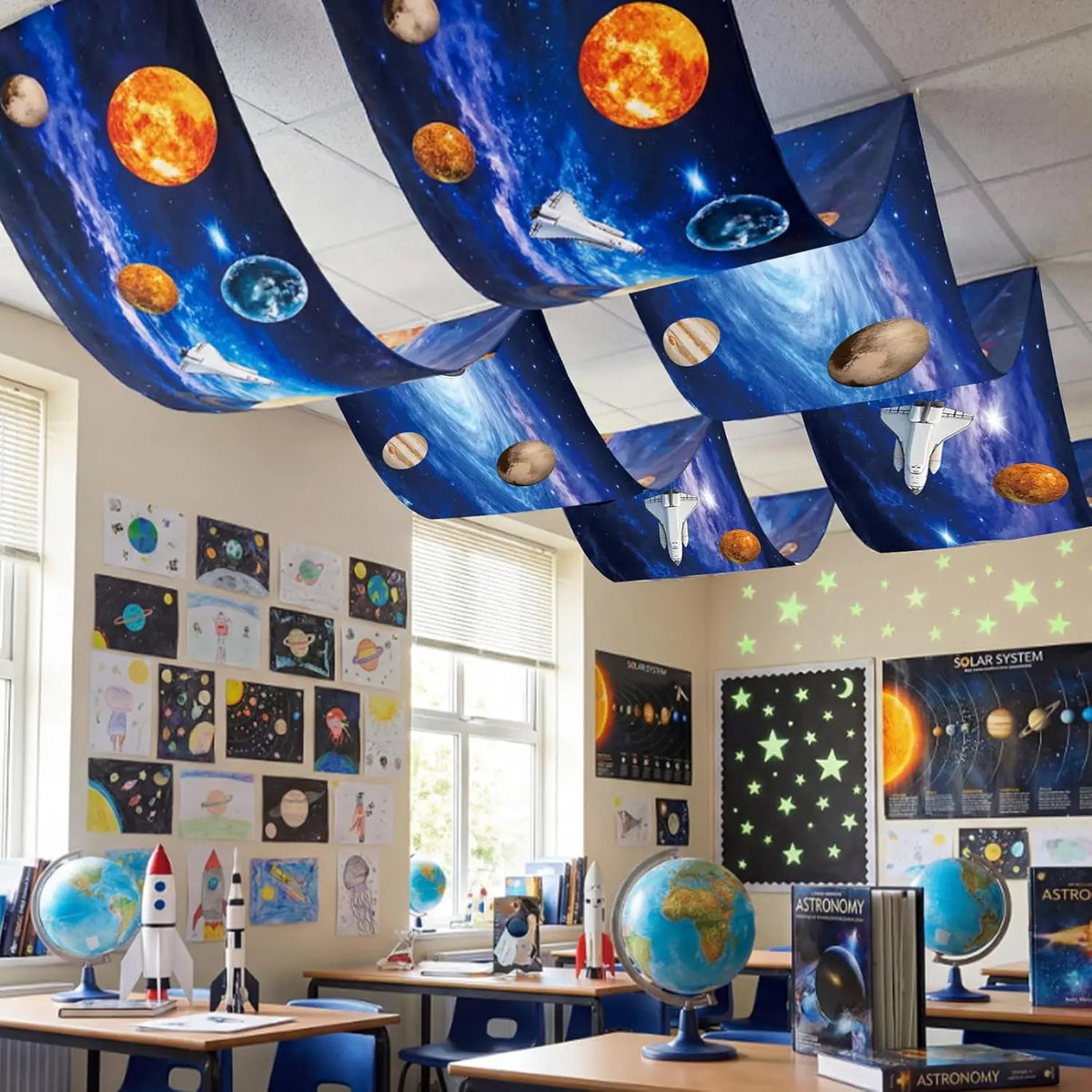 décoration fête anniversaire espace planètes soleil vaisseau spatial astronautes étoiles toile fond educatifintérieur