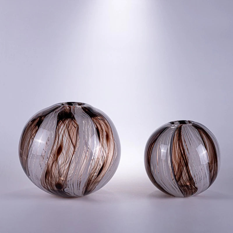 boule décorative moderne gris marron blanc rayures horizontales opacité intérieur décoration maison arrangement floral