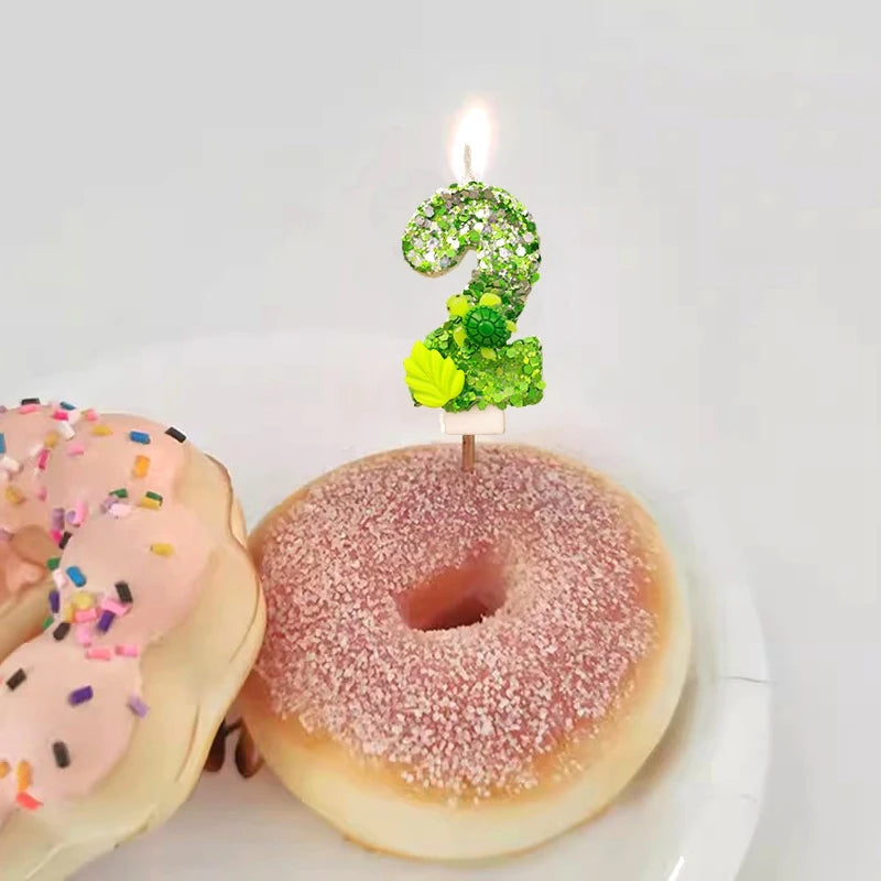 bougies numériques forme chiffres anniversaire verte blanche jaune feuilles