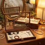 boîte rangement bijoux 33cm 22cm 24 compartiments bois marron clair velours blanc cadenas classique