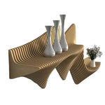 étagère murale bois clair moderne rose gris ondulé minimaliste fixations murales vases fleurs séchées