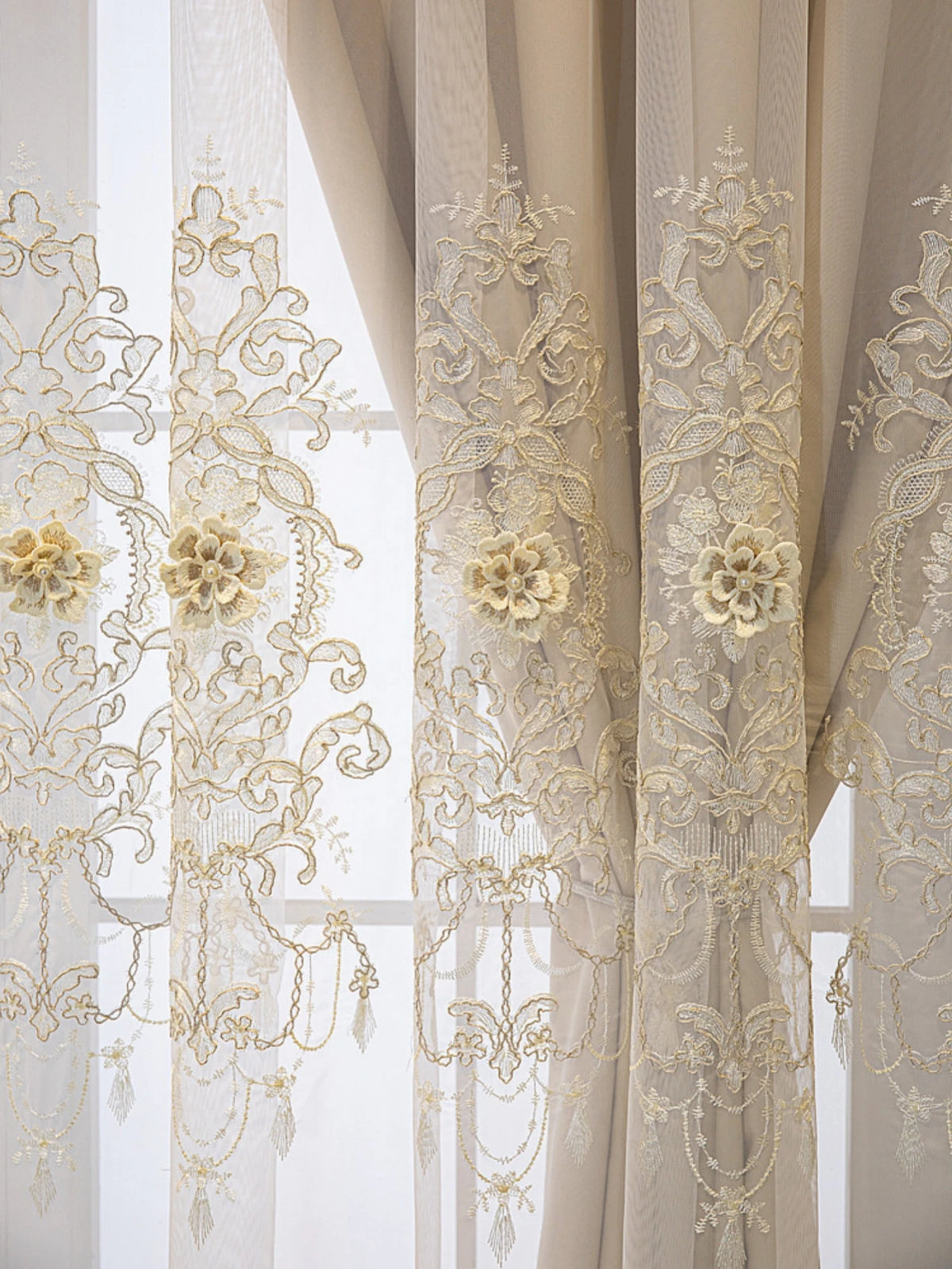 rideau classique brodé floral fin dentelle semi transparent beige clair fenêtre française polyester tat