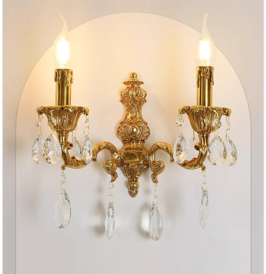 applique murale dorée ornements baroques cristaux transparents classique fixée mur deux ampoules filaments six
