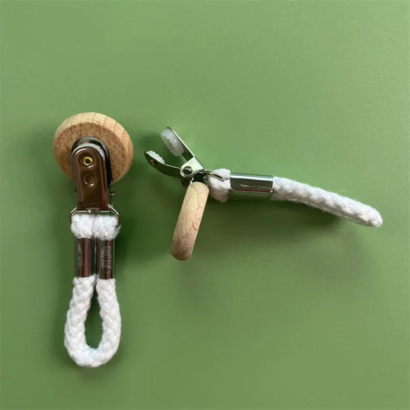 porte serviettes moderne rustique clips métalliques cordon tressé boutons bois gris noir blanc tissu