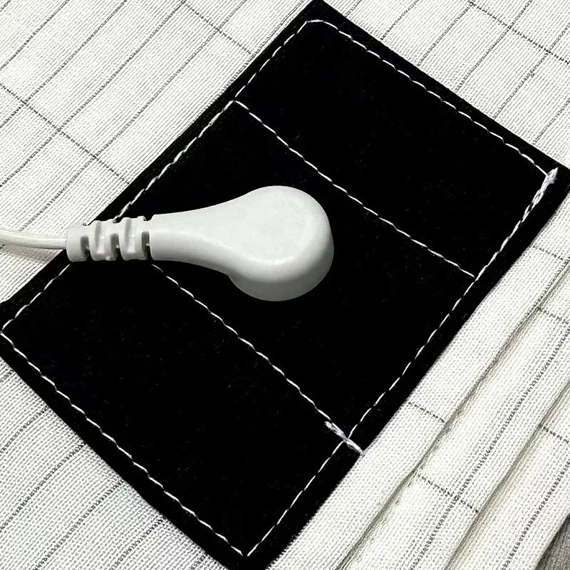 coussin chauffant électrique blanc rayures câble prise bouton contrôle moderne blanc noir