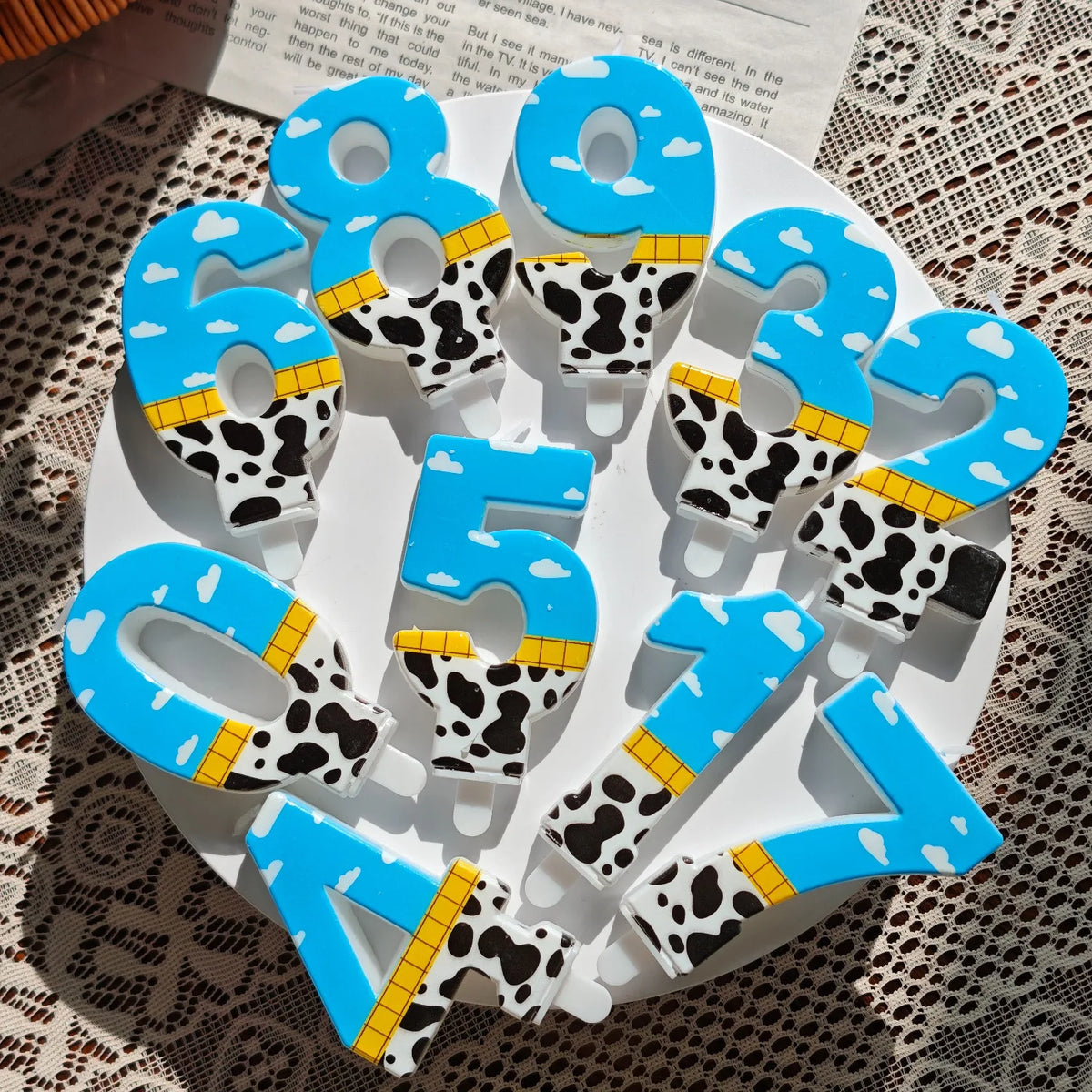 bougies anniversaire chiffres pois noirs blancs nuages bleus décoratives animaux adhésives table fête gâteau