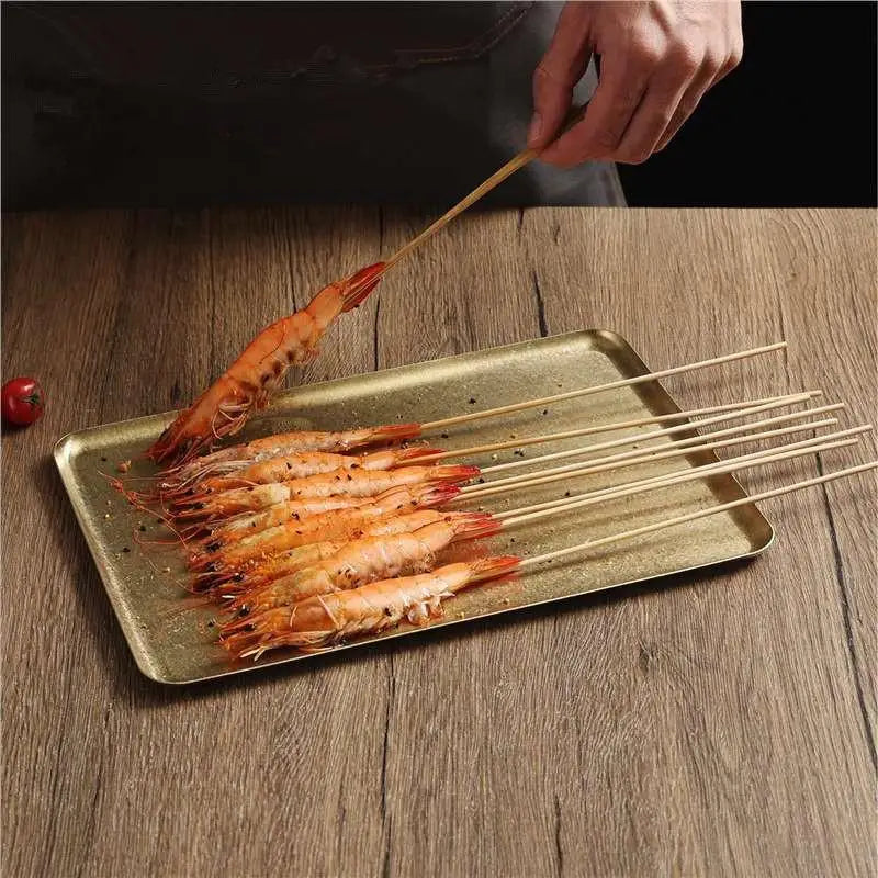 assiettes dorées modernes brillantes métal minimaliste grandes petites