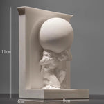 statue arc boîte bijoux blanc sculpté détails classique baroque ornemental decor salon