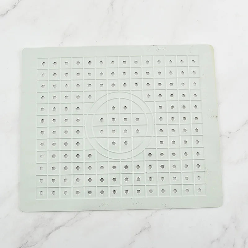 tapis lavabo silicone perforé moderne noir blanc pratique évier drainage rapide antidérapant