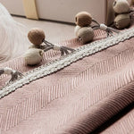 rideau salon beige clair classique rayures diagonales opacité franges pompons décoration intérieur