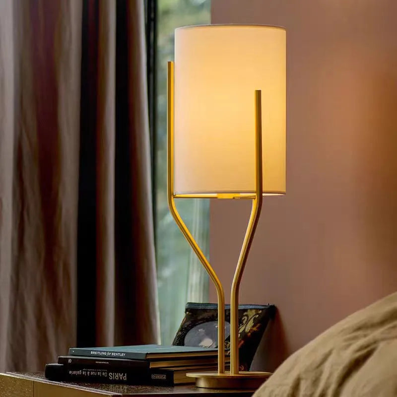lampe sol or blanc abat jour lisse minimaliste structure métal doré branchée moderne