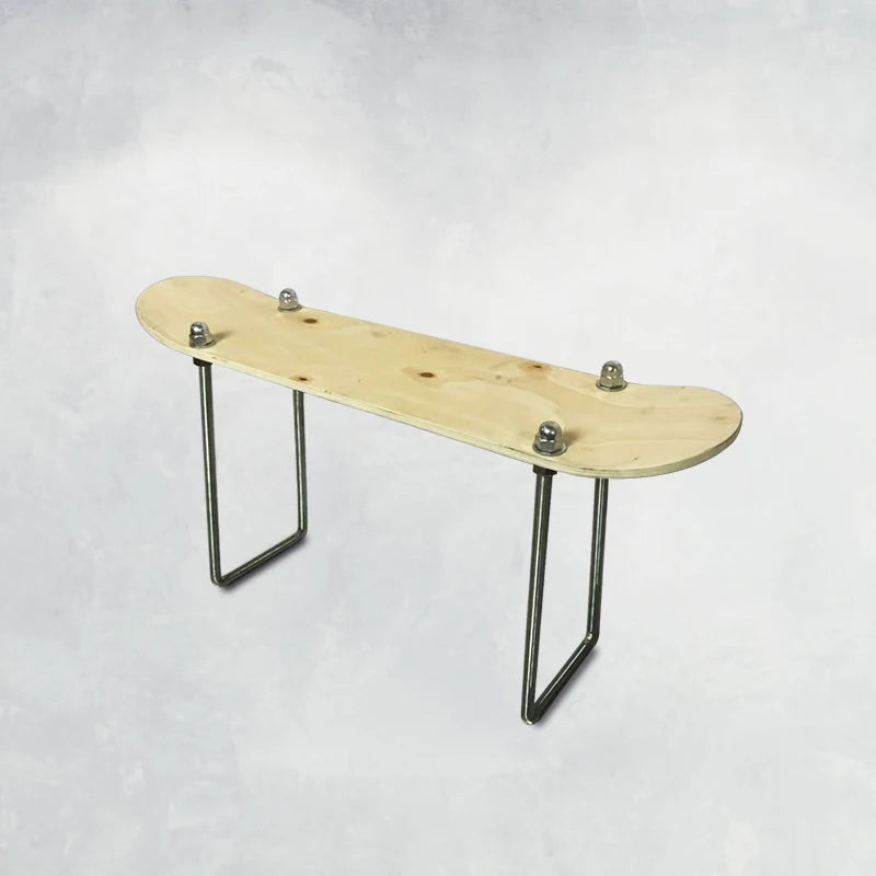 tabouret moderne étagère skateboard bois naturel métal argenté planches industriel minimaliste porte chaussures deco