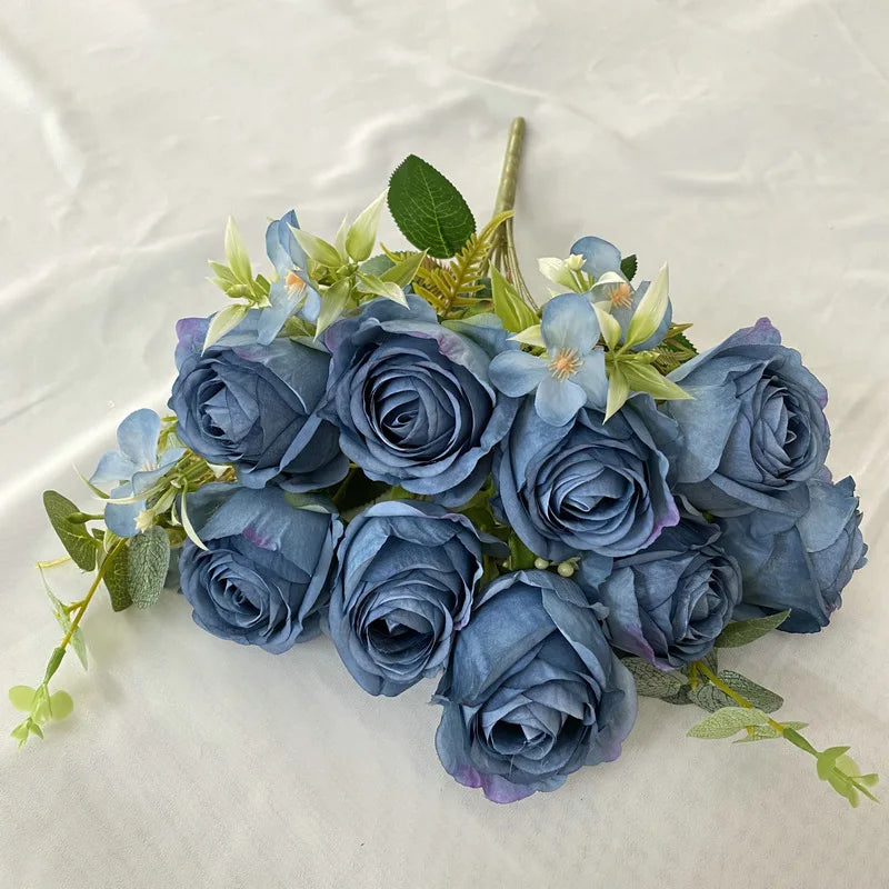 décoration maison bouquet roses artificielles couleurs variées feuilles vertes élégantes anniversaire événement